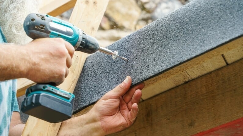 Roofing felt underlay installation